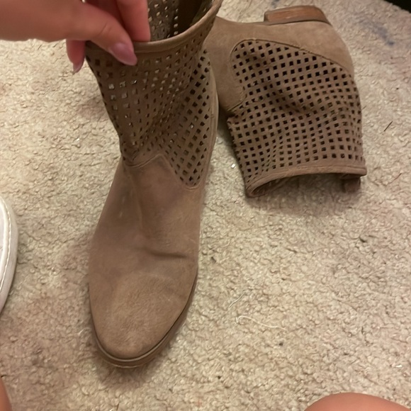 MICHAEL KORS LIGHT BROWN BOOTIES - Picture 2 of 3